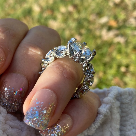 New Gorgeous Silver Ring - Picture 11 of 12